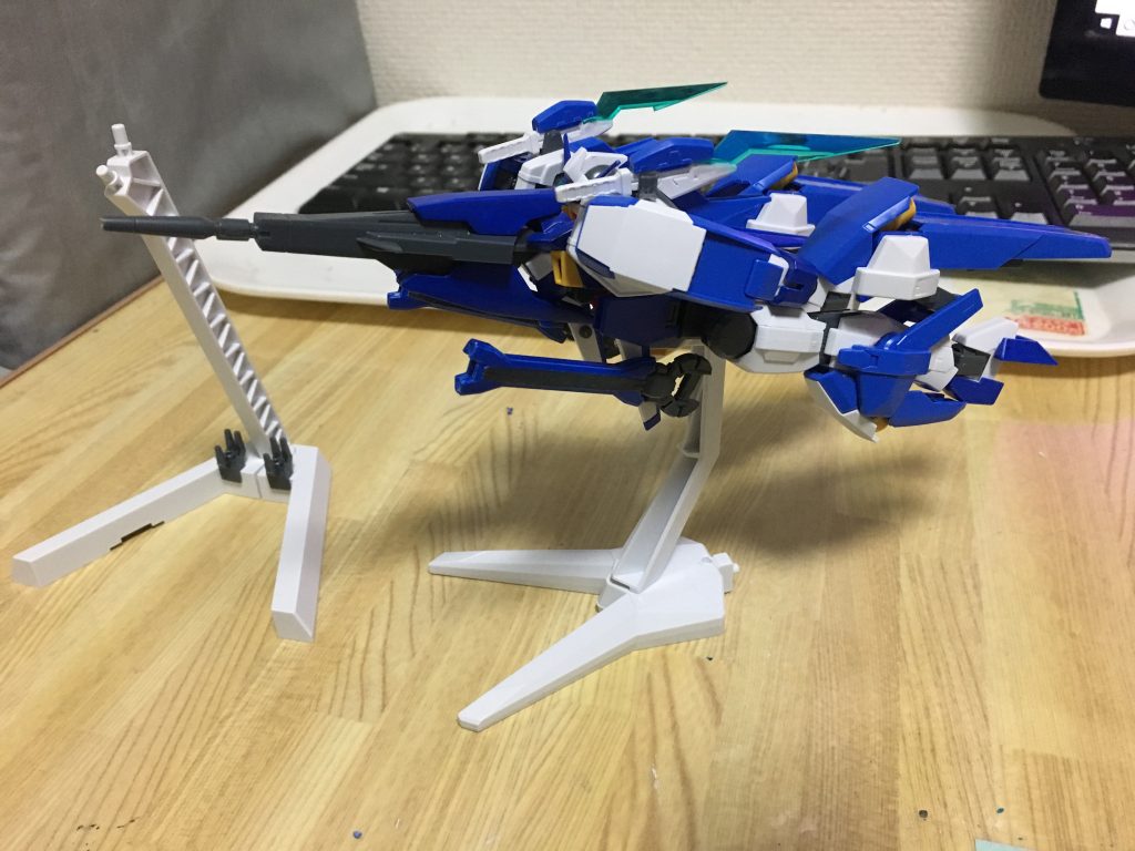 ストライダー形態もとれます、足が重過ぎて短時間のみなのが悲しいですが