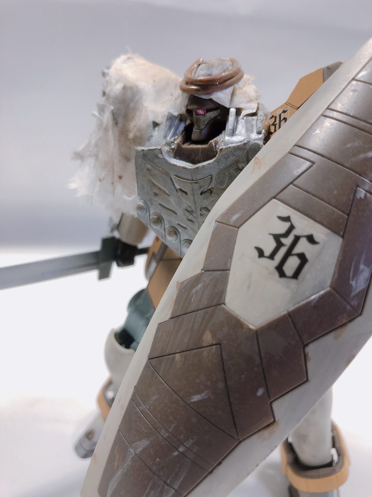 マグアナック隊のマグアナックは個別で
カスタマイズされていますがカラーリングは固定されているので無塗装で追加装備追加装飾を付け加えました