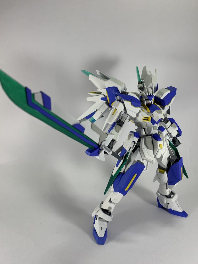 主近接装備である「エクスボルブレード」。広いリーチと攻撃力を持つ強力な装備だが、大型であるため取り回しには優れない。