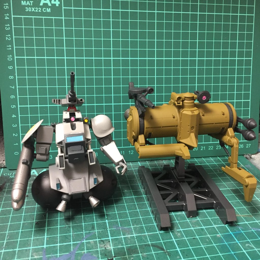 最後に似たもの同士と.
本当はGW中に完成させたかったのですが,完成に近づくにつれて修正点を見つけてしまう病で度重なる改修を続けてました…( ˙꒳˙  )あるある
個人的難所であった下半身のカーブが最初になんとかなったので比較的作りやすいMSだったかなと思います.何はともあれ令和元年,これからも末永く宜しくお願い致します!