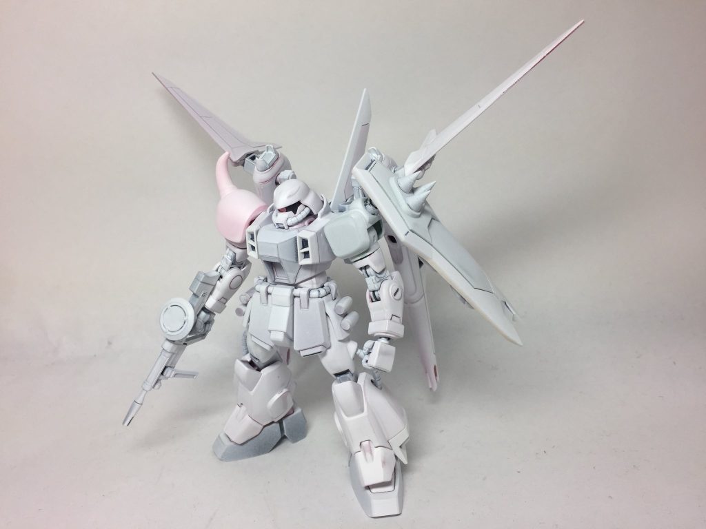 サフを吹いた状態。
ホワイトパールにしたかったので白サフを吹きました。