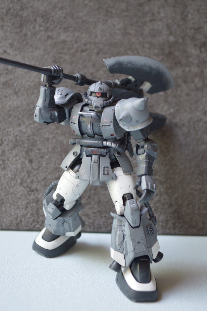 実際はこうやって担ぐんだろうなのポーズ