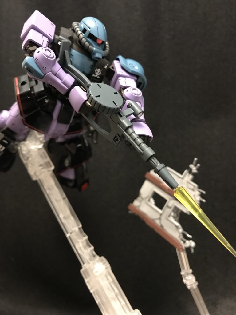 MSエフェクトを挿してみました。
左肩のアーマー、両前腕を合わせ目消しと塗り分けの為に後ハメ加工しました。