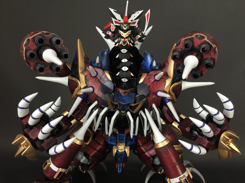 魔刃将帥  熾那呪が乗り込むことで起動する。