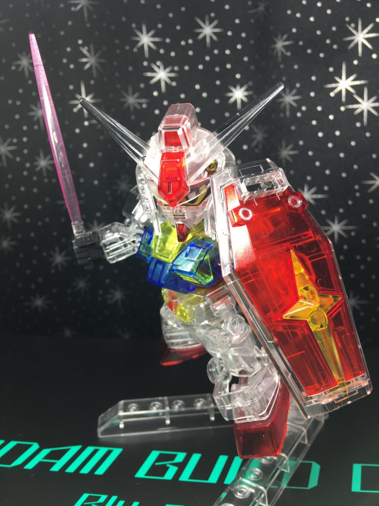 ビームサーベル。これも只の透明な棒だったので、クリアピンクで塗装しました。