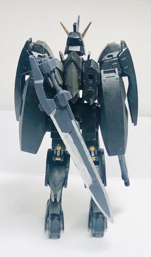 リアビュー
バックパックはバルバトスの物をそのまま使っているので、ジョイントの規格が合う武器であれば、背部ラックに懸架できます。