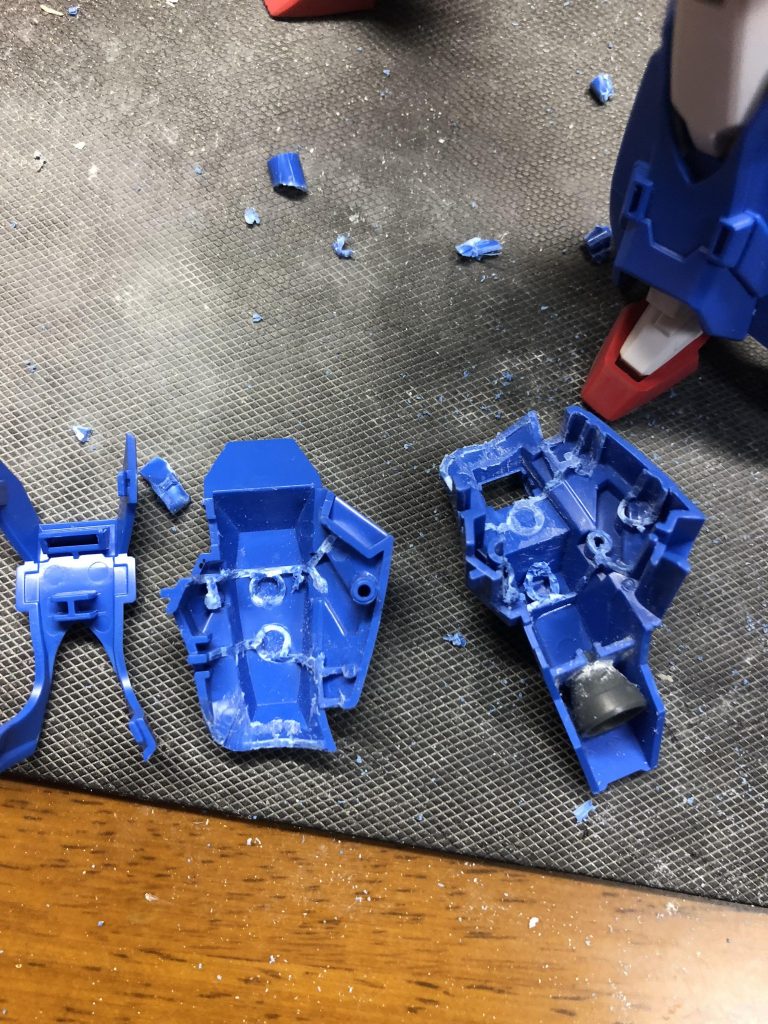 グフR35の足を中くり抜いて 足にはめる