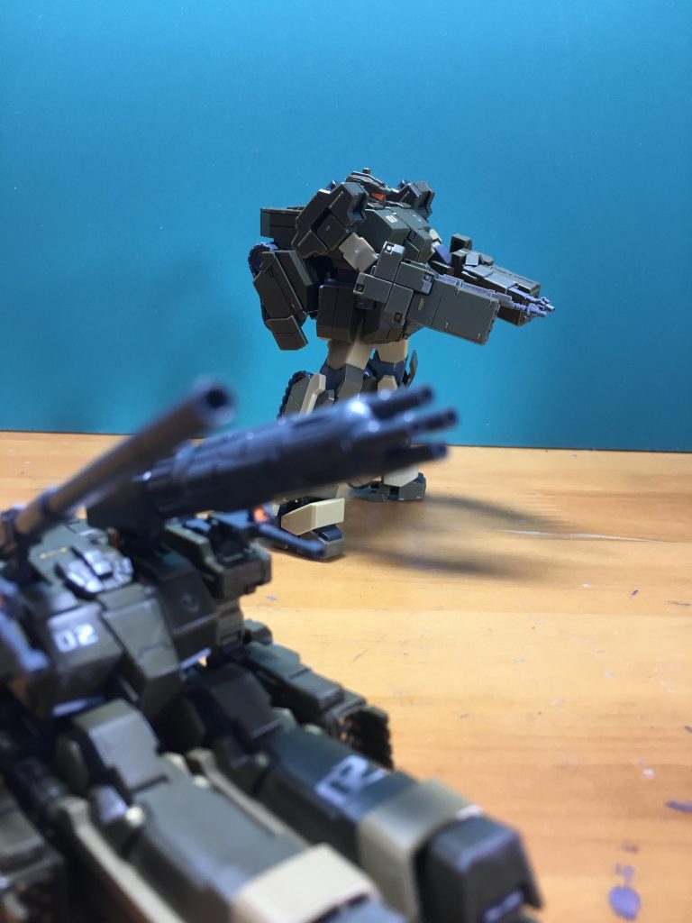 「02号機、突入開始します」
「01号機了解。目標発見次第、速やかに制圧せよ」
「02号機、了解」