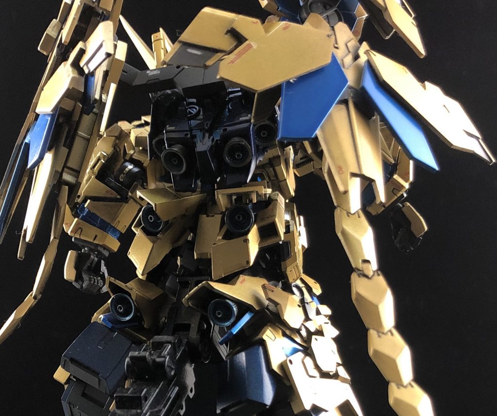 バーニアは真鍮パイプを埋め込み、ふくらはぎのスラスターはプラ板でスクラッチしました。