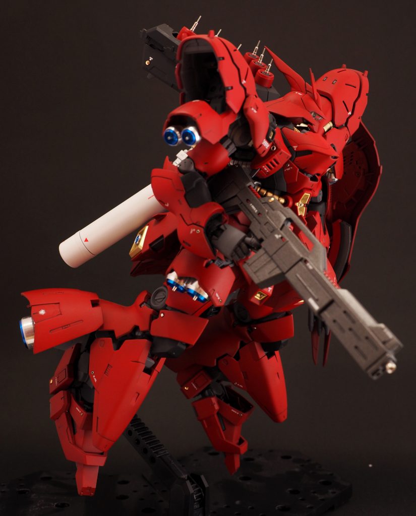 サザビーは大きな動きのアクションポーズよりどっしり構えてるポーズが好みですね。