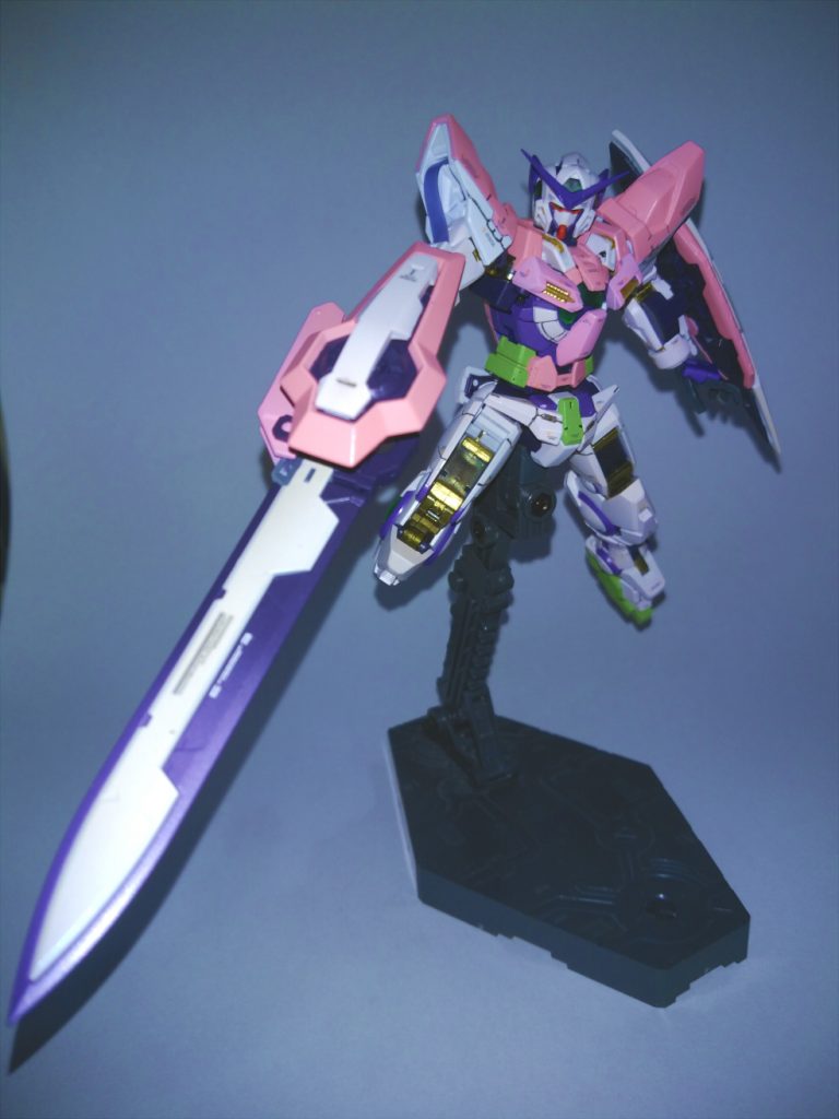 GNソード。刃が黒～紫でグラデ、白部分は気持ちパールをのせてます。