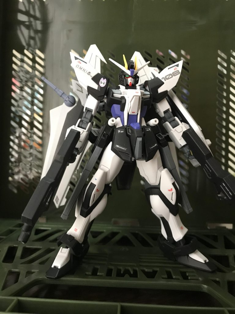 本機はファントムペインではなく、オーブ首長国連邦のモルゲンレーテにより開発されたストライクの発展機。
キラ.ヤマトにより持ち込まれたフリーダムとストライクにより開発された。
パイロットは元ザフトの赤服
マサキ.キョウスケ少尉。