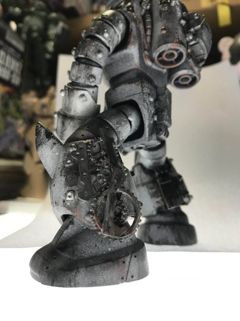 足に機関車の名残が。