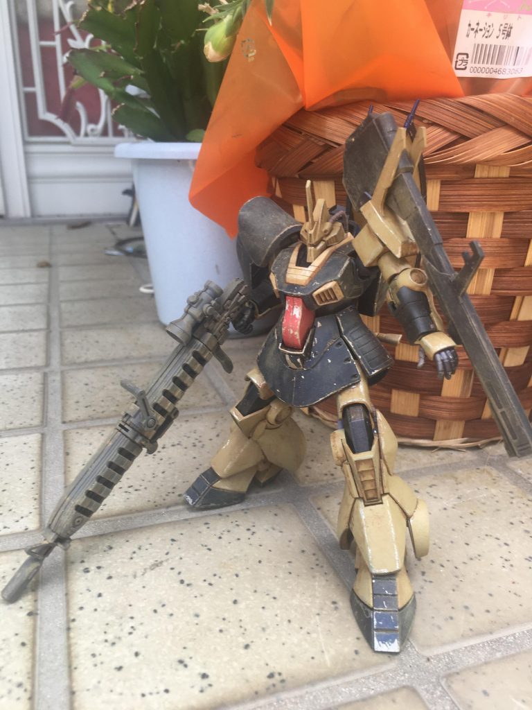 基本的に素組みで、武装はガンダムエース付録のロングレンジビームライフルを持たせました。