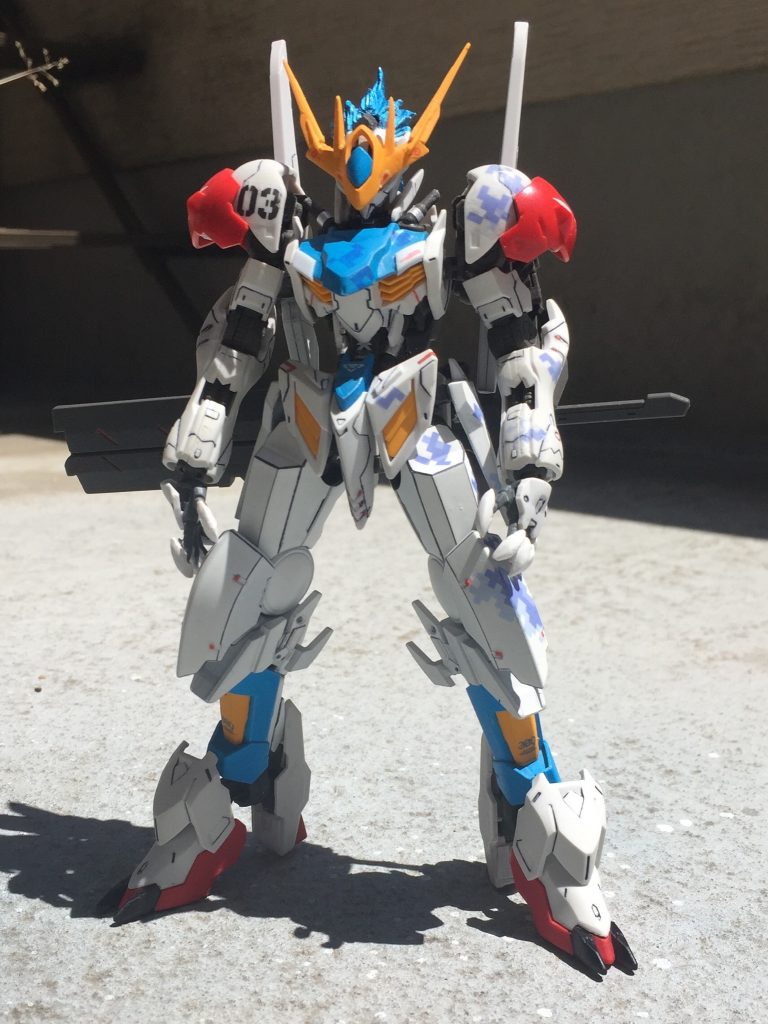 通常のバルバトスルプスから大きく変更した点は脚と頭です。