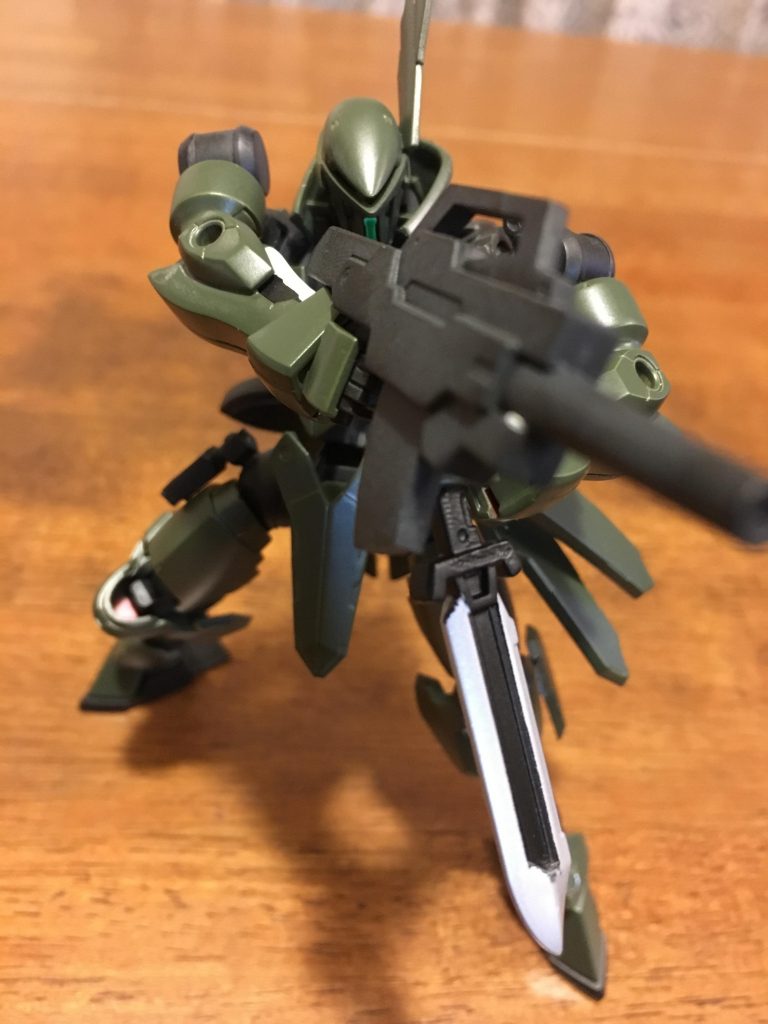 最軽量装備
サブマシンガンとアサルトナイフのみ装備
至近距離での戦闘、とかを想定しています