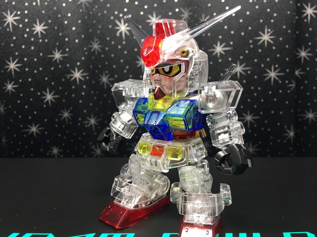 全面。SDは30年ぶりくらい、クリアキットは発の試み。先日、近所でガンダムベースのイベントがしており、そこで展示してあったコイツがなんだかガラス細工みたいで綺麗に思えて購入に至りました。
内部フレームはシルバーにする事で、違和感が軽減しました。これは凄い良かったです。