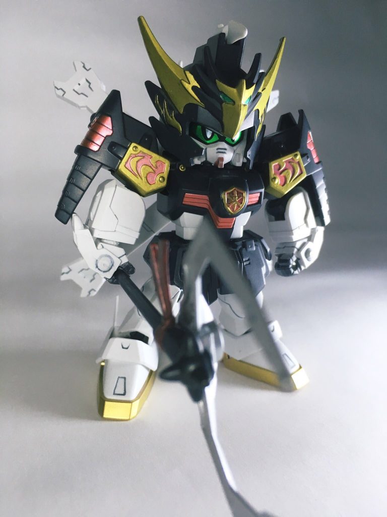 【于禁クロスボーン】
于禁ガンダムはリデコ元キットが古く、頭身が他武将の三国伝体型と比べちょっと短かったので、SDCSのクロスボーンガンダムX1とのミキシングで新たに製作しました。