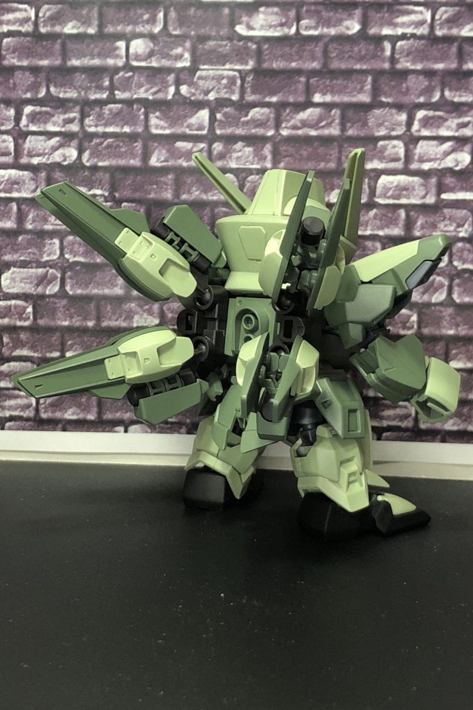 SDフレーム仕様でリアビュー。全身を 単純にMSグリーンとMSディープグリーンでスプレー塗装です。