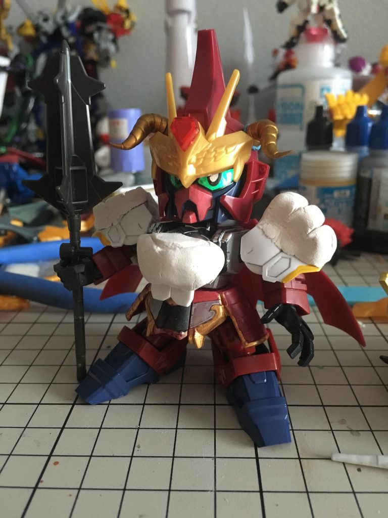 胸アーマーと肩のマンゴーカットは石膏粘土で作ってます。肩パーツはバルバトス、兜は曹操ガンダムから拝借