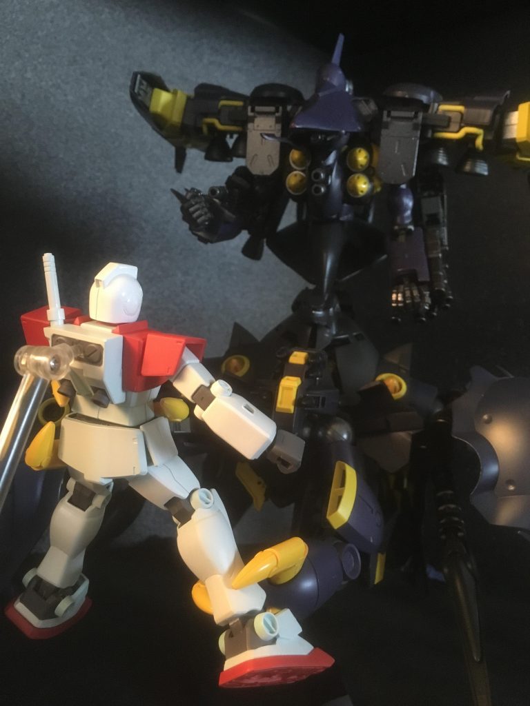 ジムとの比較。こうしてみると威圧感がすごい。