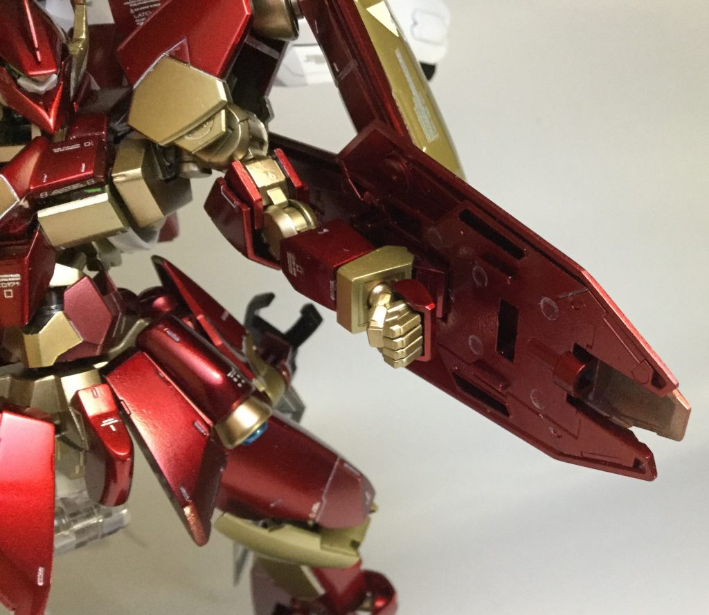 こちらの武器はグフ・カスタムのように、
ガトリング部分のみをパージすることで、
軽量化を図ることができるようになってます。
尚、レールガンと同様にグレイズの腕部パーツであれば、
装備できる仕様に。