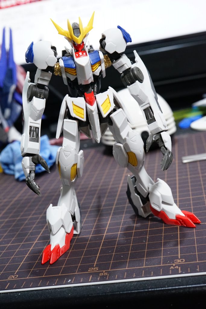 パチ組状態です。ここから大まかなスタイルを決めていきます