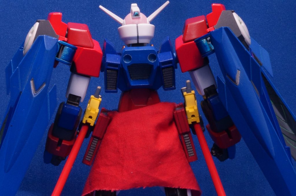 完成後のバックパック。
サイドアーマーにもモールド入りプラ板を貼っています。開いた穴を埋めるのにも、これまた初の溶きパテを使用しました(^^)