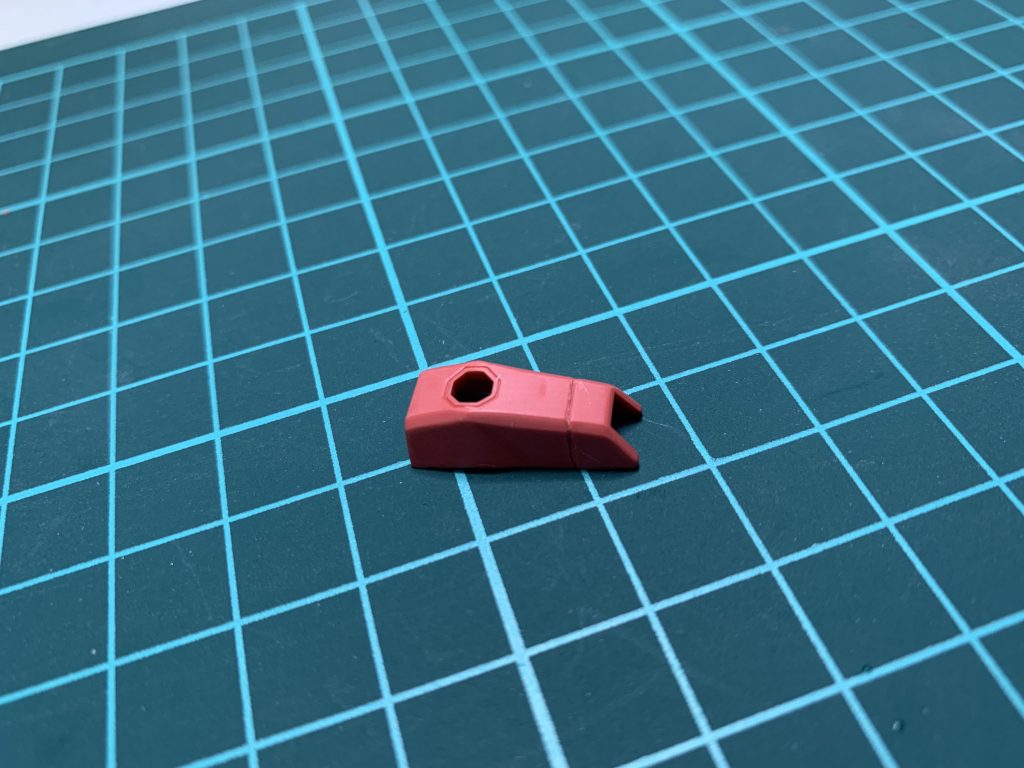 重厚感を出すためにC面を作りました。