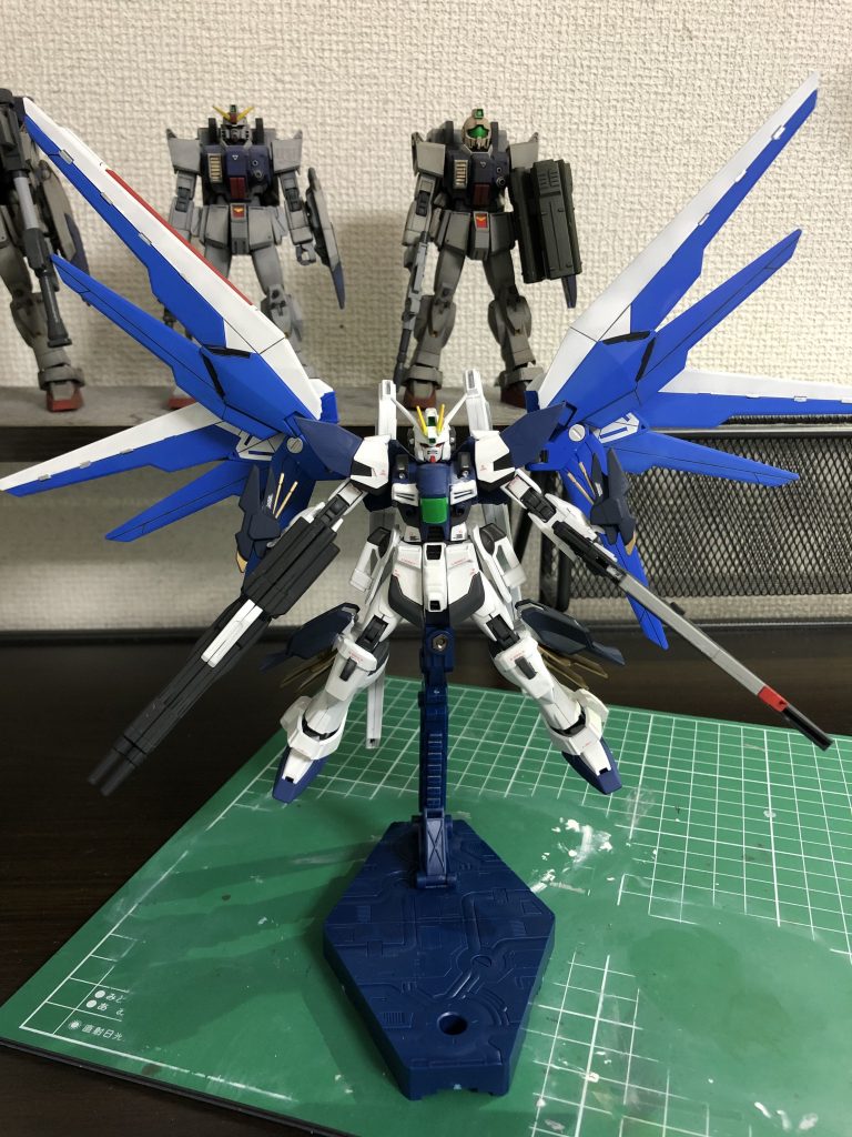 翼と放熱フィンを展開して……