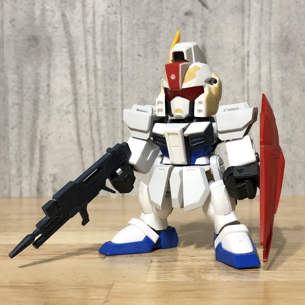 SDCSフリーダムにストライクダガーの肩と腰を貼り付け、腕や頭はプラ板やパテを使ってストライクダガーに近づけています。