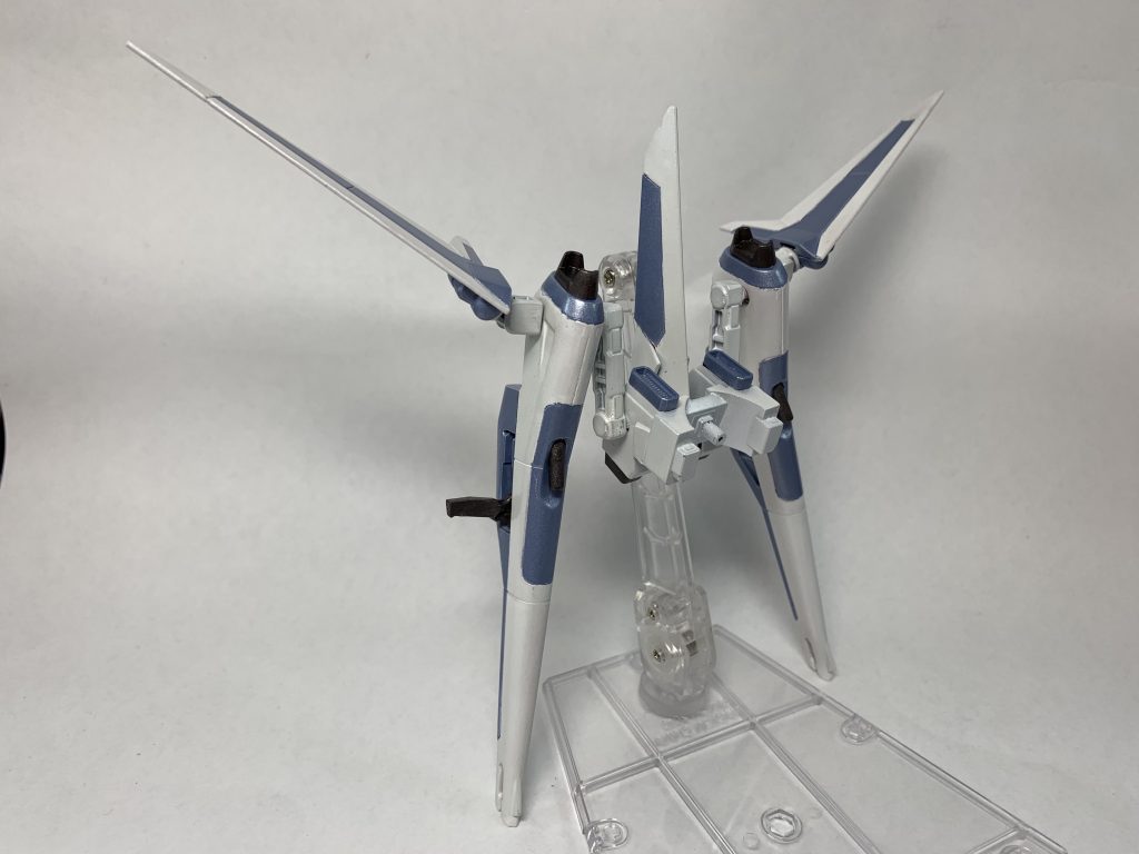 セイバーウィザード(バックパック)単体。
基部はブレイズウィザード、アームとグリップとディテールパーツ以外はなるべくセイバーガンダムのみに括っています。
もちろん他のウィザード対応機にも装備させることが可能。