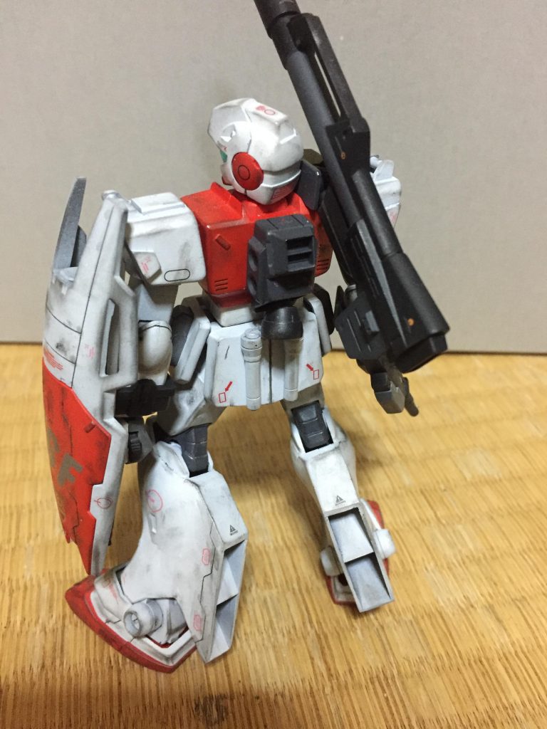 ふくらはぎの部分はパテとプラ板でジムスナIIみたいにしてみました。
背部バックパックは市販パーツに少し手を加えただけです。