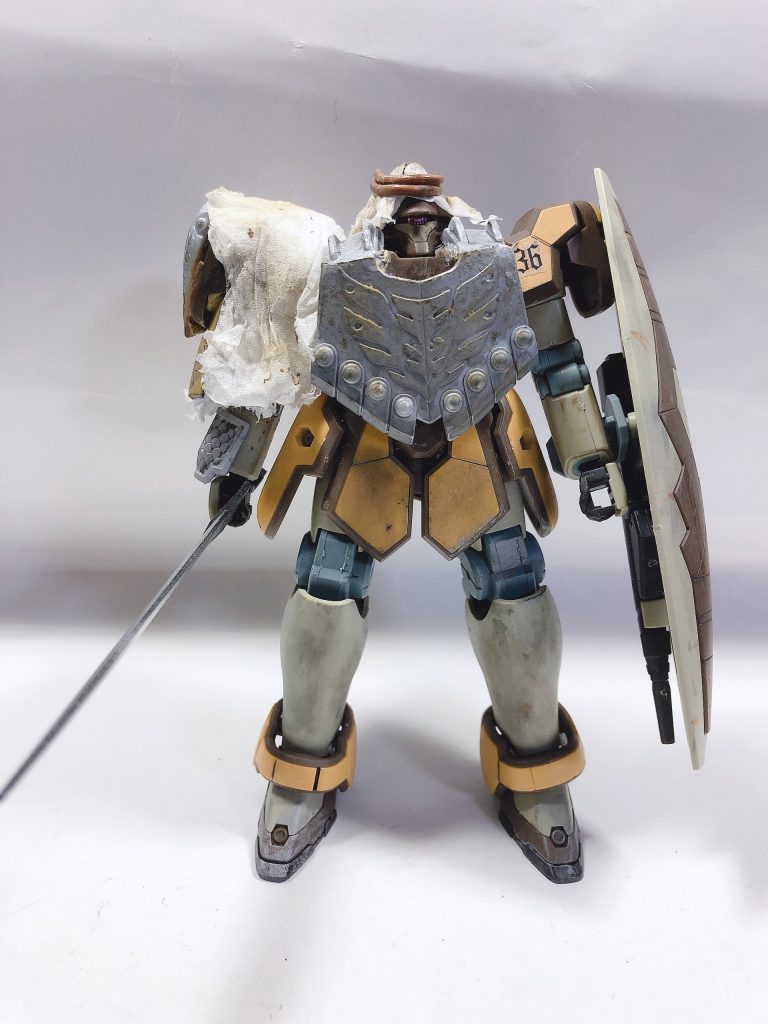 前
全体的に砂漠用のウェザリングしています
使用したのはウェザリングマスターABC
セット、ガンダムマーカー銀、リアルタッチマーカーのグレー、茶を使っています。