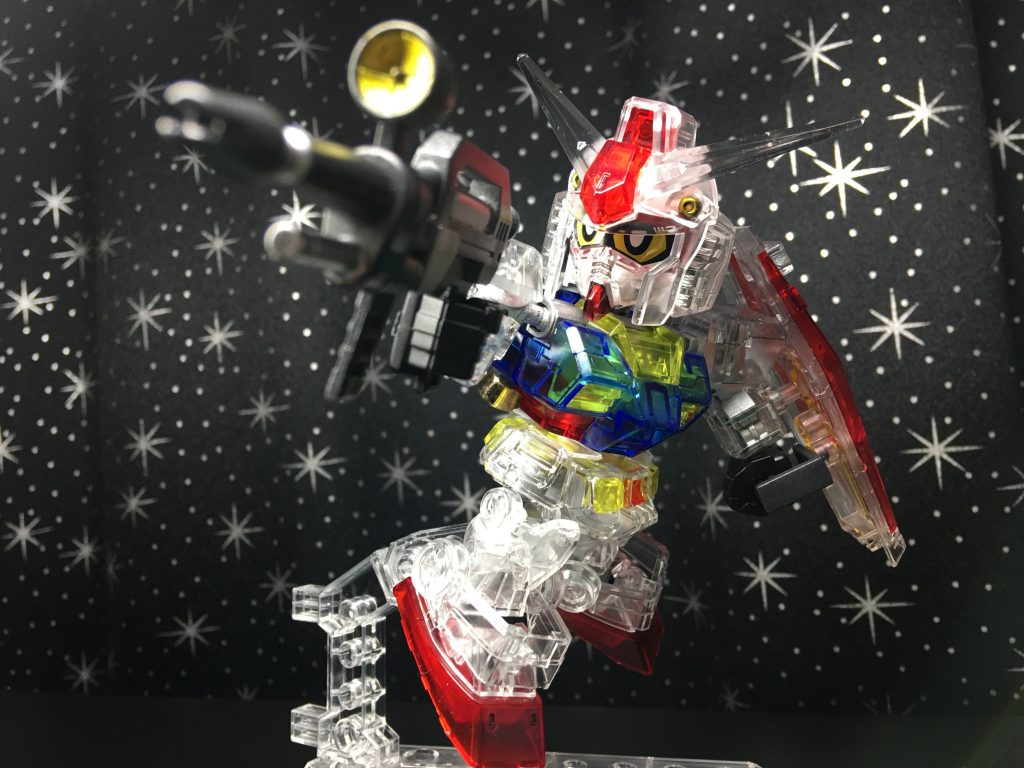 ビームライフル。これは、クリアパーツではなかったので、複数のメタリックカラーで塗り分けしました。