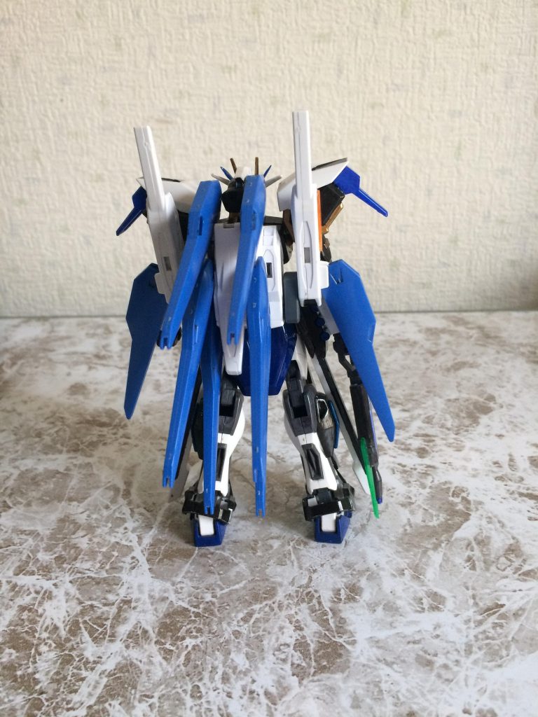 バックパック有り背面

昔に出来るだけドラグーンやビット系を積んで自分好みの色や形にして作ったガンプラです。 今見ても遠目で見るとあまり目立ちにくいですがまだ技術があまり無く思いついたらすぐ行動だったので結構パーツを無駄にしたりしてました...しかも今でも名前が考えれないので結構苦労してます...ネーミングセンス欲しいな...