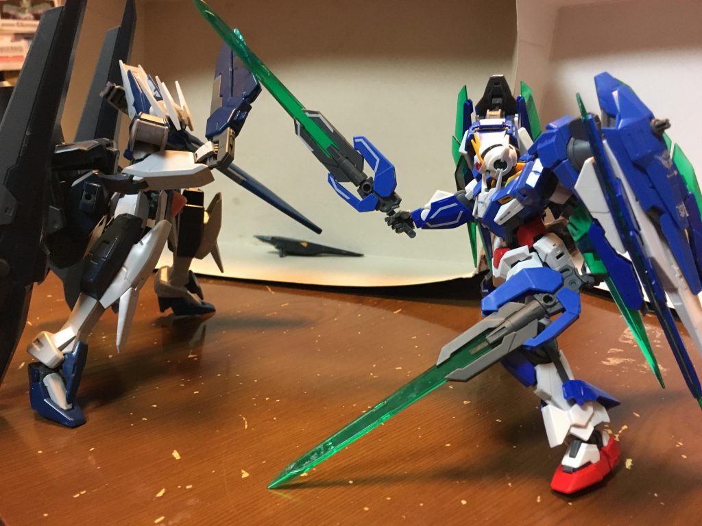 ザラキエルとの戦闘を意識しての1枚
この後、シュヴァリエは戦闘不能に追い込まれてしまいます
ですが、GNソード(ザラキエルの大型のもの)を、GNソードV1本で受け止められるだけの出力はあります