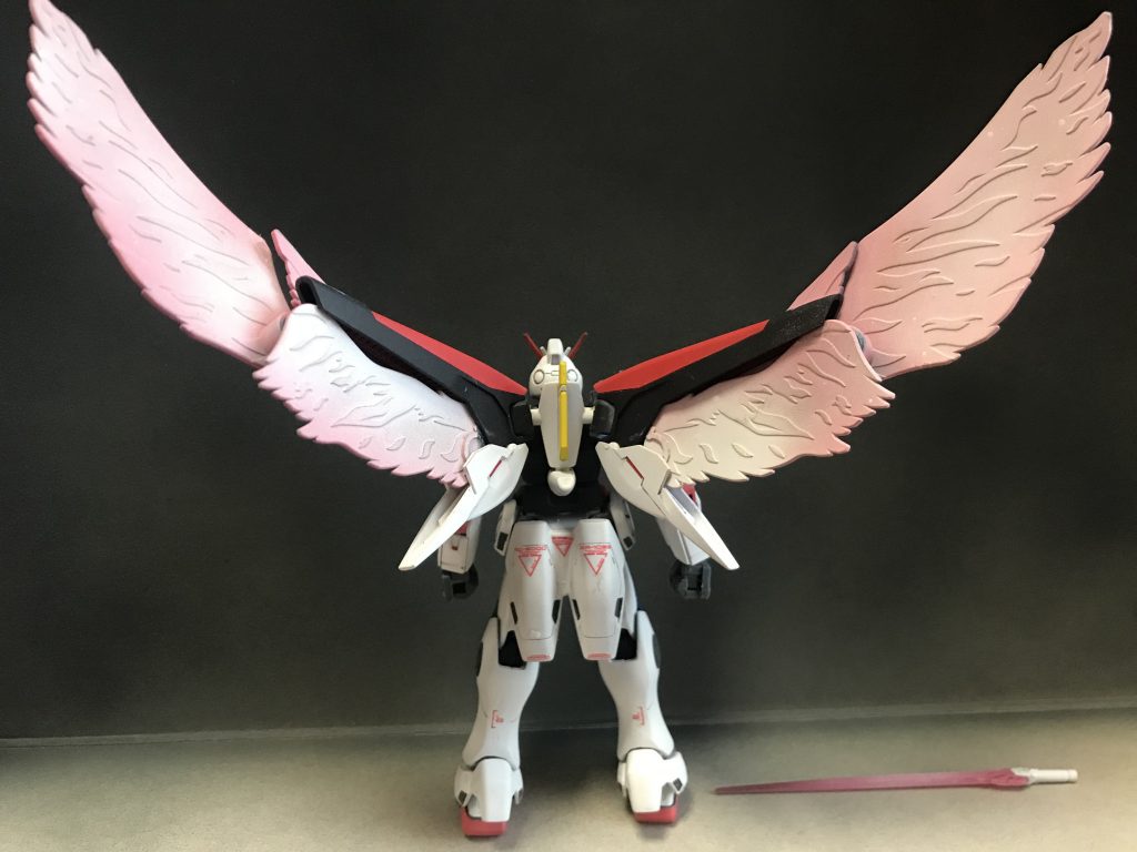 こんな感じで無理矢理ミノフスキードライブユニットに翼を取り付けております笑