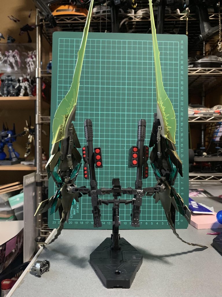 あとマウントフレームに一部分取付けアームを増設してアームド・アーマーDEを装備しました。