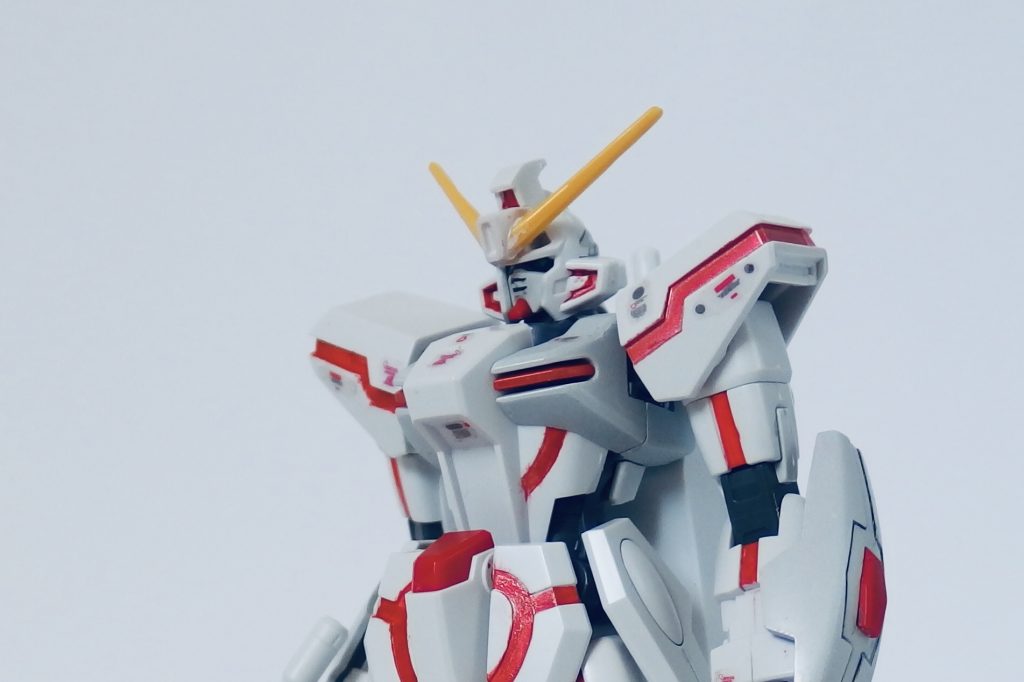 今回はアンテナをイージスから移植しました。
塗装はスリット部をレッドメタリック、その他ユニコーン を参考に塗装しています。