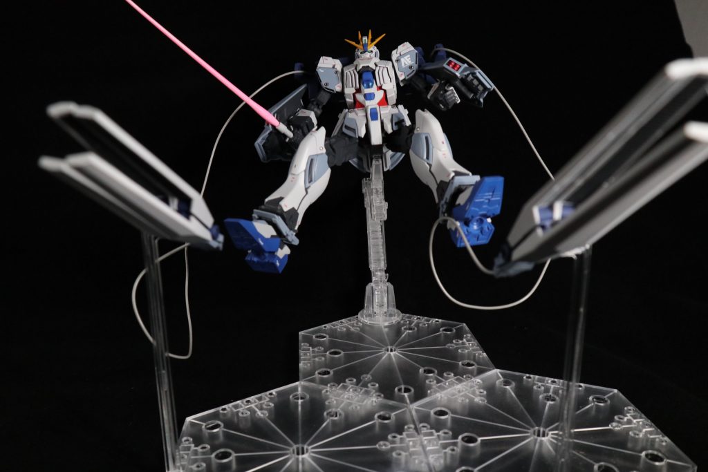 ポーズ下手くそですが、有線っていいですよね( ̄∀ ̄)
アニメ作品の中でインコムってあまり出てこないですもんねー。
秋葉原のイエサブでこのシーンのカッコいいジオラマ見ました‼︎