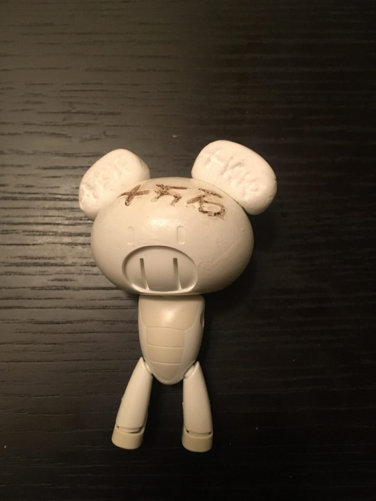 耳をつけたところです。
見えにくいですが、耳の部分には爪楊枝で「十万石」と彫ってあります。