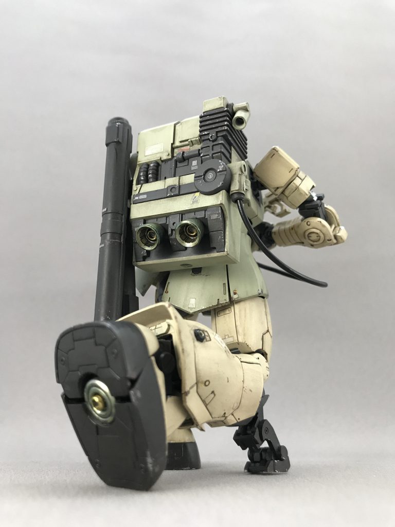 バーニアはシルバーの後、クリアーオレンジ、クリアーブルーで焼き表現をしてみました。中にはメタルビーズを入れてます。