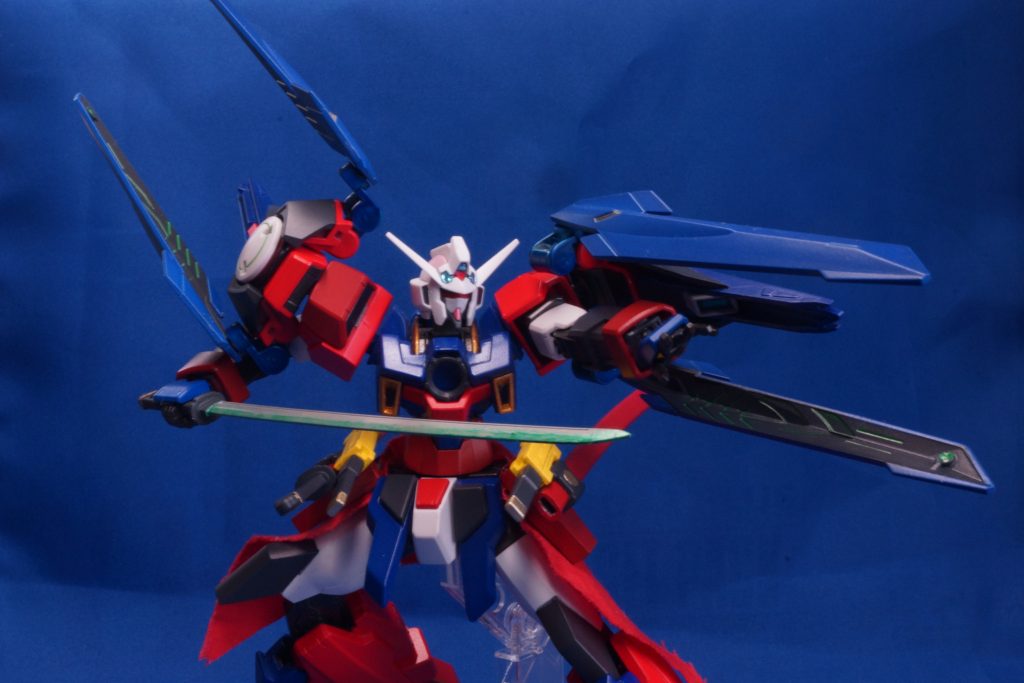 ツインドッズキャノン
肩部複合バインダーに装備されているキャノン。ウイングとしていたバレルを、定位置に持ってきて撃つことにより、威力が上がる。
ノーネイムライフルを使っているので、やっぱり遠距離武装として残そうと思い装備しています。当たる気がしません笑 銃口にあたるパーツを追加しました(^^)