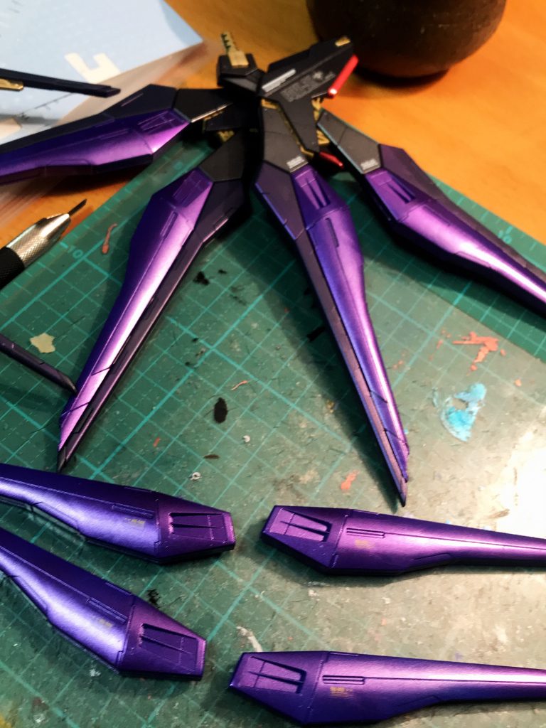 デカール貼り中