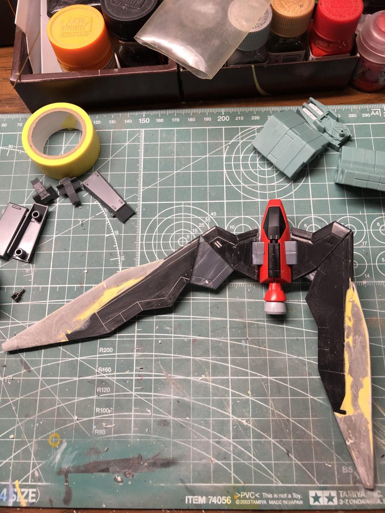 スラスターは一度プラ板で形を作ってから
パテで大きさなど調整しました