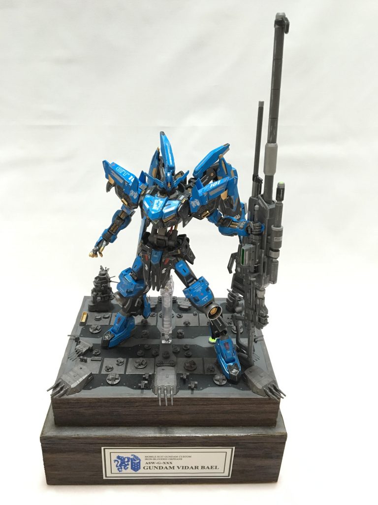 バエルの剣ではなく、あえて大型の長距離ライフルにしました。そこに、機動性を合わせた感じです。