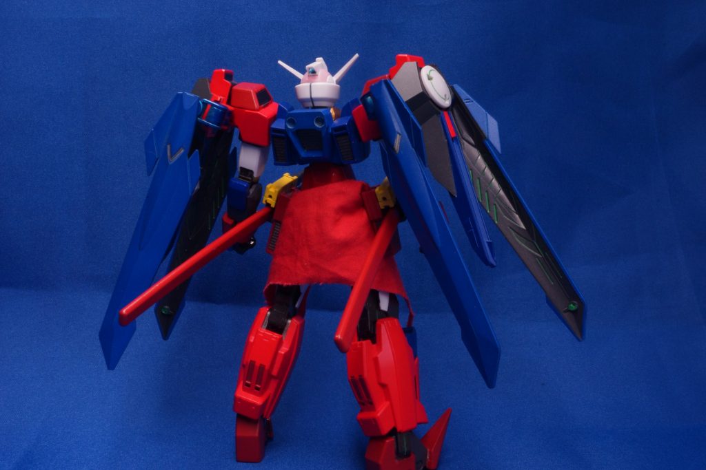 背面です。
ノーネイムライフルの羽?の裏側は、細かく塗り分けました(^^)