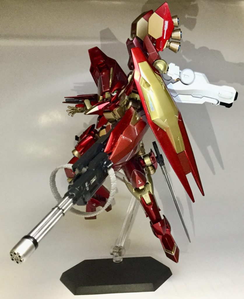 【ガトリングシールド&6連装60mmチェーンガン】
左腕部に装備する防御兵装・及び近中距離 重火器。