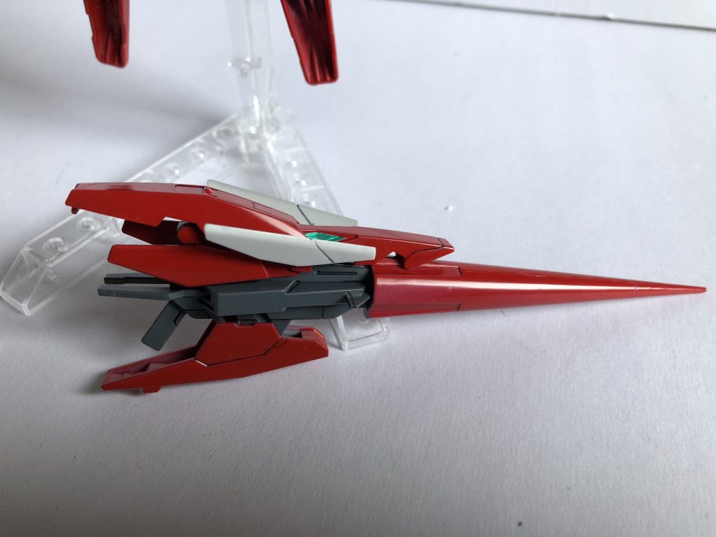 ドッズランサー・・・と思わせてGNランス。チャンピオンの影響でAGE-Ⅱやダークハウンドが売り切れ続出で、しょうがなくGNランスを改造して装着。